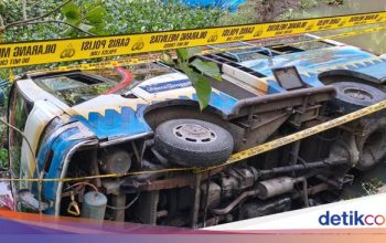 Detik-Detik Kecelakaan di Tukluk Kerjo Lor Wonogiri, Motor Tabrak Knalpot hingga Truk Tak Sempat Menghindar, Satu Pengendara Tak Sadarkan Diri