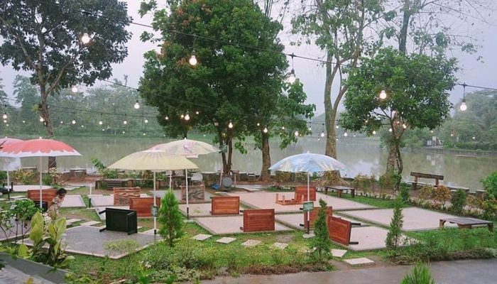 Kafe Aesthetic di Tepi Sungai Kapuas Viral: Destinasi Nongkrong Baru yang Menarik Perhatian Warga Pontianak